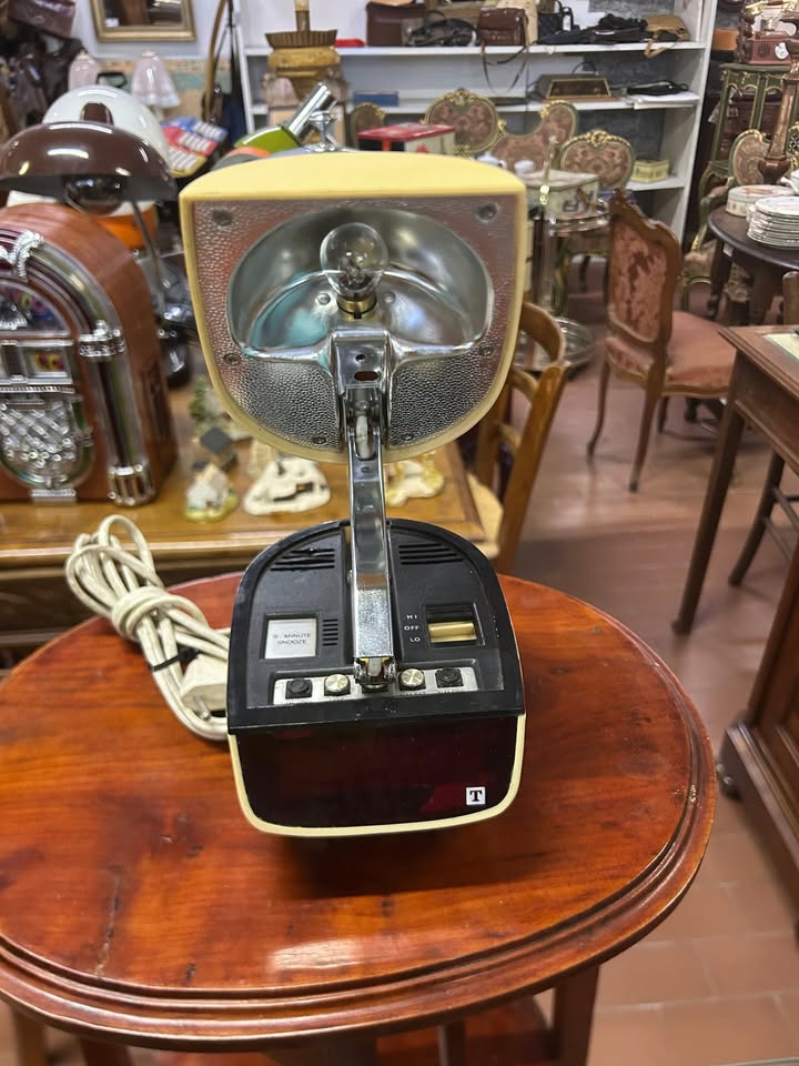 Lampada con sveglia '70