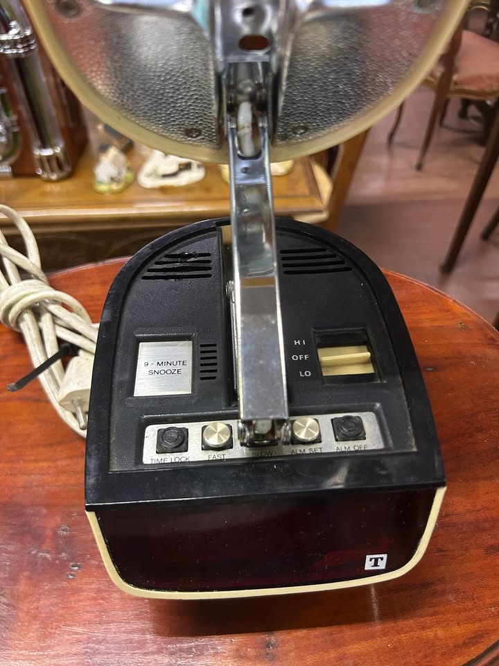 Lampada con sveglia '70